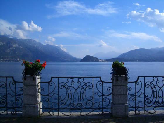 bellagiofrommenaggowithflowers.jpg